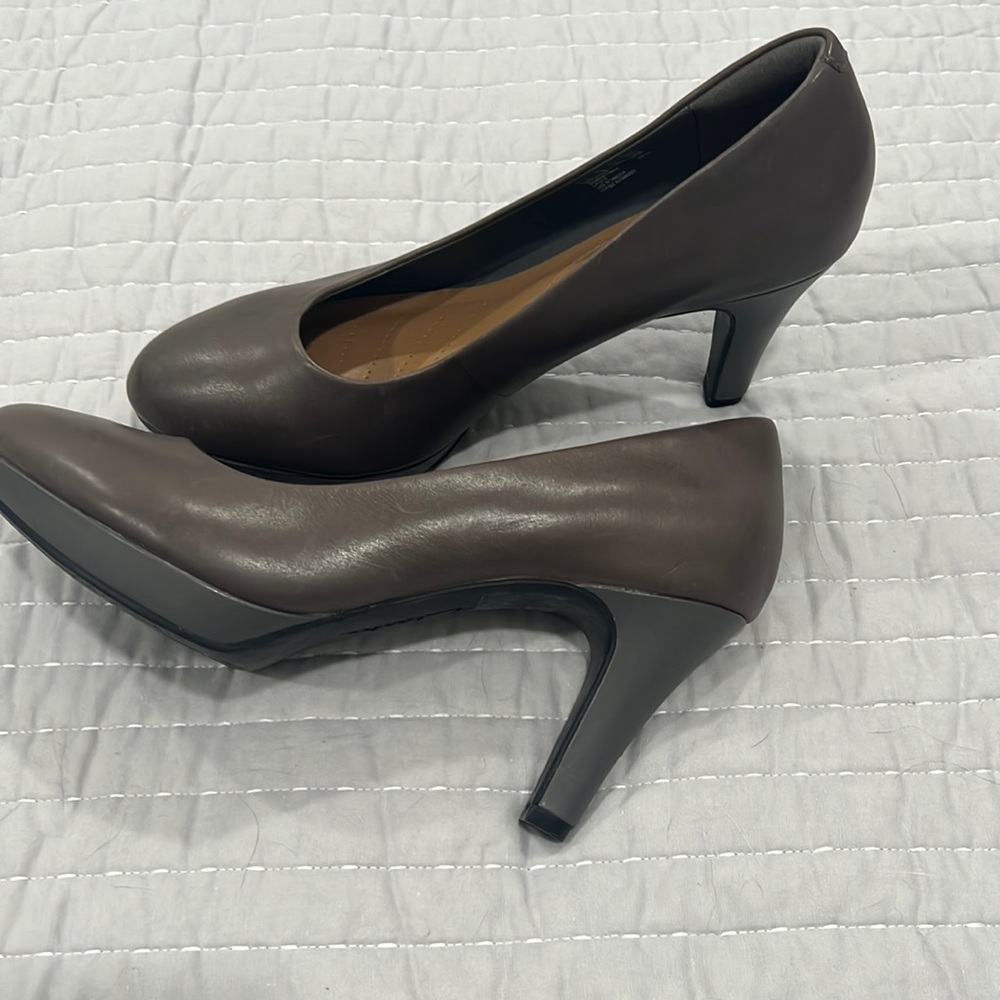 Clarks cushion soft heels